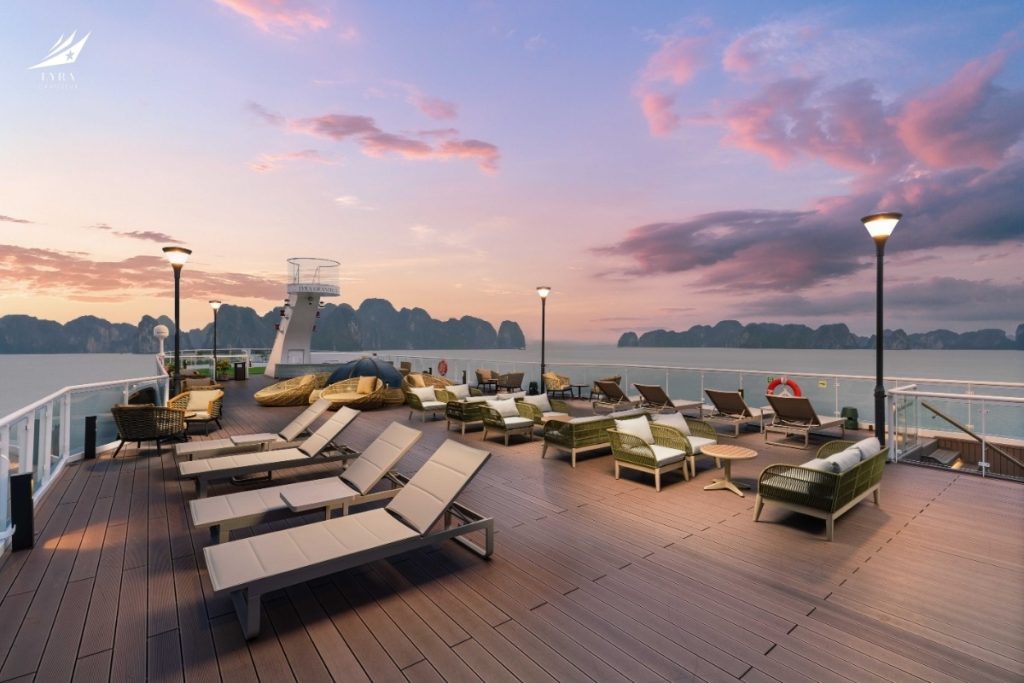 ​Lyra Grandeur Cruise sundesk
