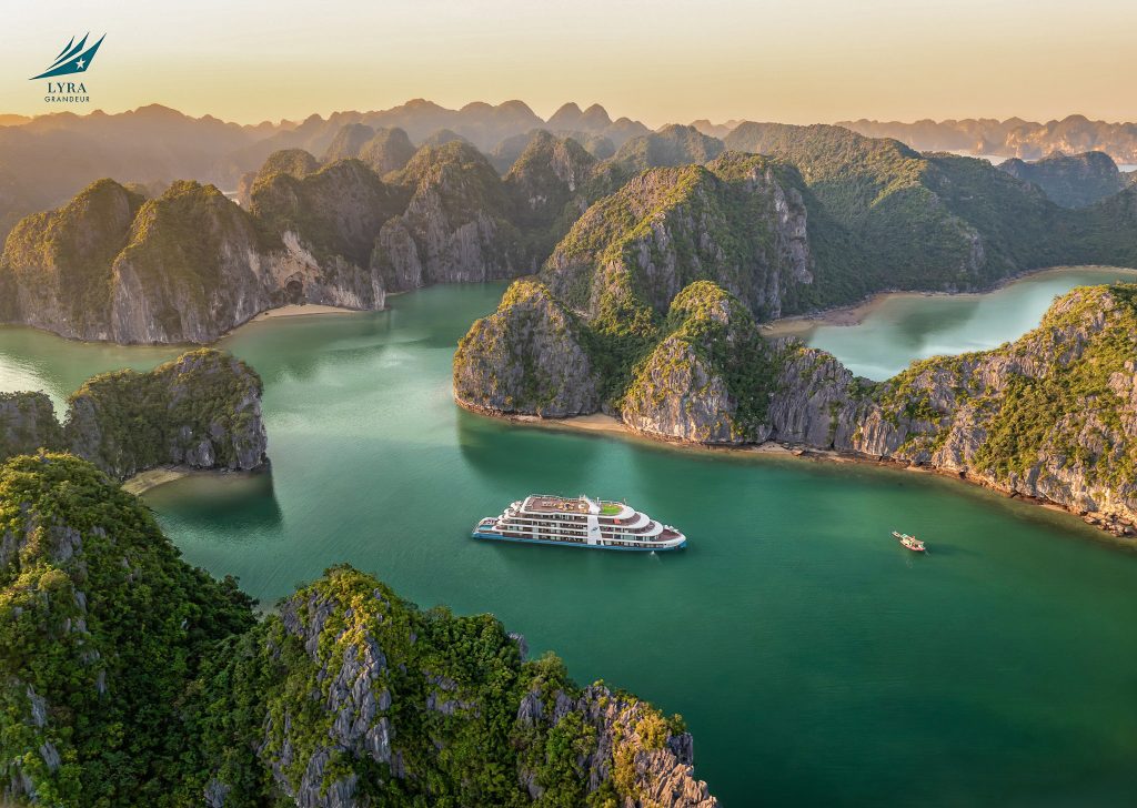 Du thuyền Hạ Long