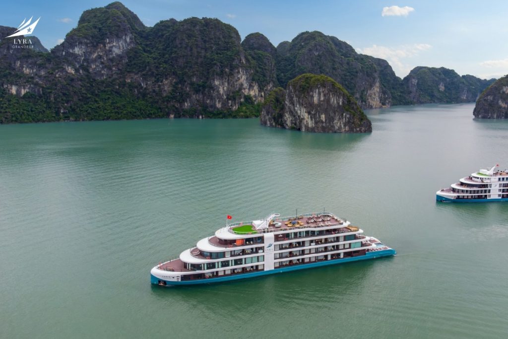 Du thuyền Lyra Cruises tuyệt đẹp khi nhìn từ trên cao