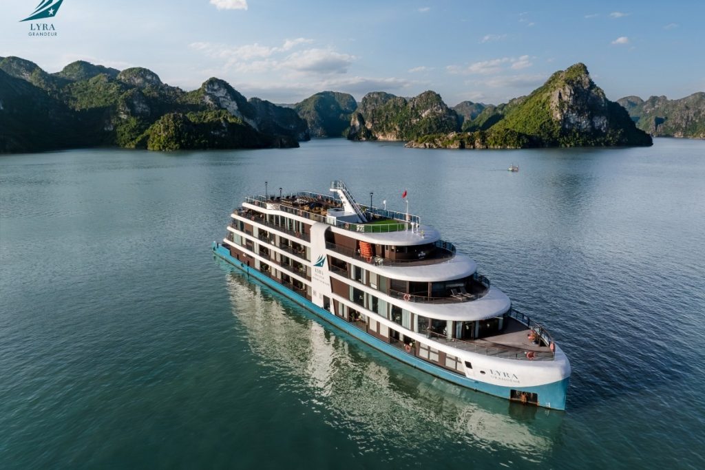 Thưởng thức trọn vẹn vẻ đẹp của vịnh Hạ Long trong 24h trên biển bằng du thuyền