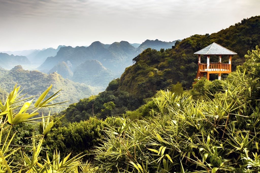 Ngu Lam peak trail