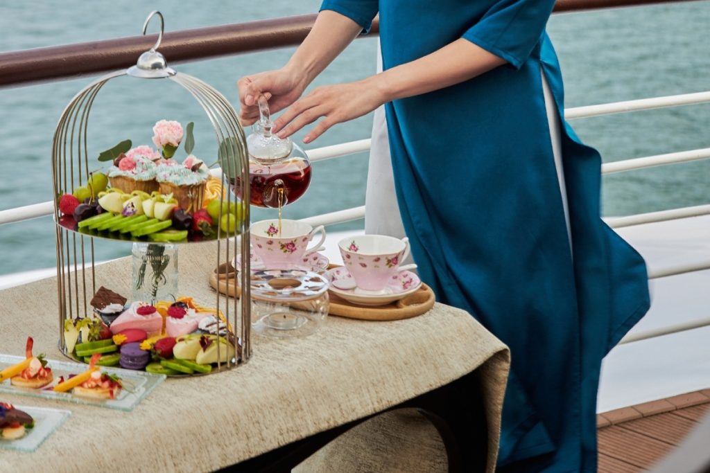 Experiencing tea with Lyra Cruises